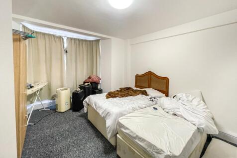Flat 82, Forset Court, Edgware Road, London, W2 2RE