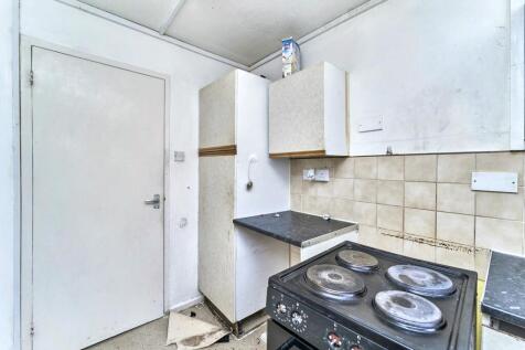 4 The Furlong, Wednesbury, West Midlands, WS10 9SU