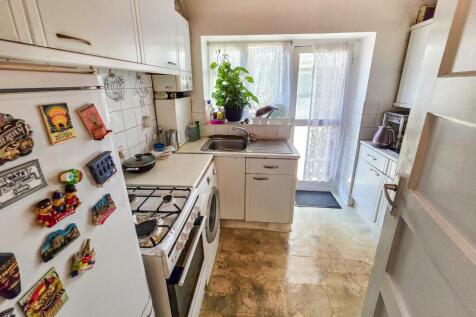 Flat 5, Berkeley Court, Neasden Lane, London NW10 1PX