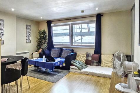 2 Paramount, Beckhampton Street, Swindon SN1 2SB