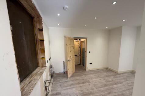 21 Cressy House, Hannibal Road, Stepney Green, London E1 3JE