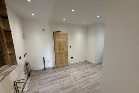 21 Cressy House, Hannibal Road, Stepney Green, London E1 3JE