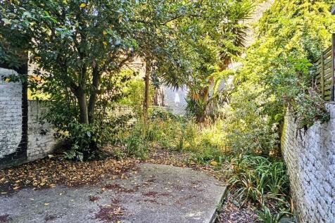 11a Stanlake Villas, London W12 7EX