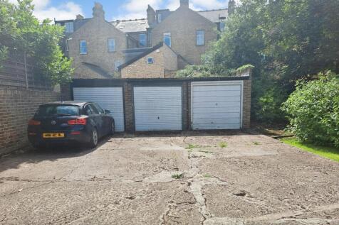 2 Walton Court &amp; Garage, Sheen Park, Richmond, TW9 1UL