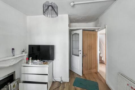 15 Meadow View Road, Thornton Heath CR7 7HA