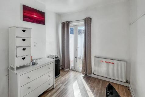 15 Meadow View Road, Thornton Heath CR7 7HA