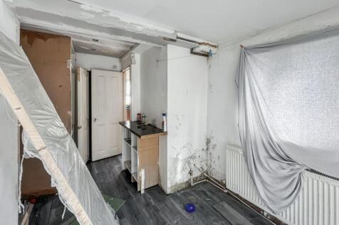 15 Meadow View Road, Thornton Heath CR7 7HA