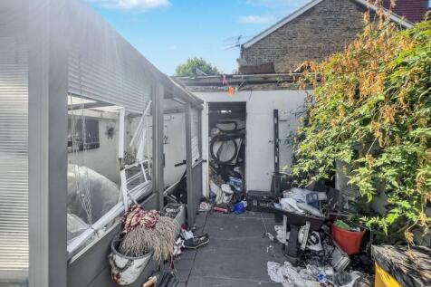 15 Meadow View Road, Thornton Heath CR7 7HA