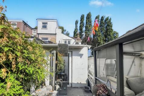 15 Meadow View Road, Thornton Heath CR7 7HA