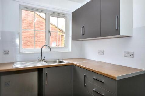 28 Rolls Close, Yaxley, Peterborough, Cambridgeshire, PE7 3QT
