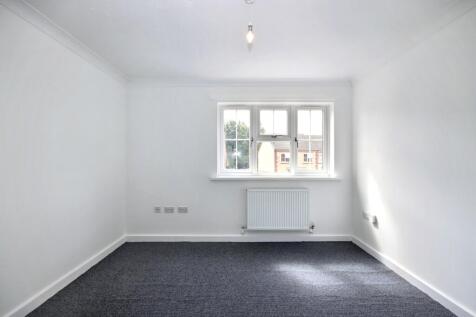 28 Rolls Close, Yaxley, Peterborough, Cambridgeshire, PE7 3QT