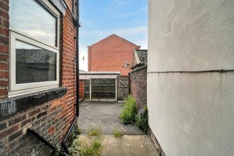 121 Walmersley Road, Bury, Lancashire, BL9 5AY
