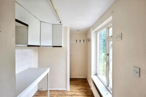 16 Berryfield Park, Melksham, Wiltshire, SN12 6ED