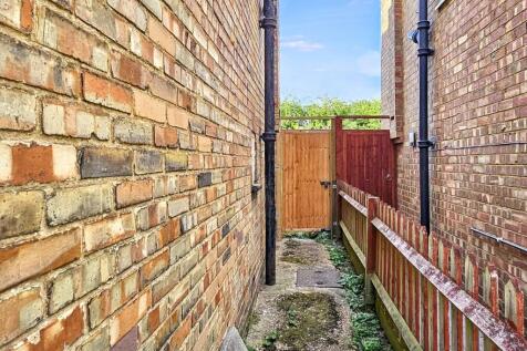 38 Tees Avenue, Perivale, Greenford, UB6 8JJ