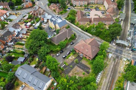 2 &amp; 2B Guildford Road, Chertsey, KT16 9BJ