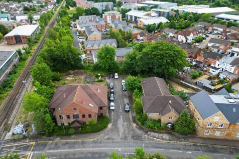 2 &amp; 2B Guildford Road, Chertsey, KT16 9BJ