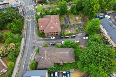 2 &amp; 2B Guildford Road, Chertsey, KT16 9BJ