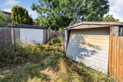 Land on the North West side of Oakfield Road, London N3 2QD
