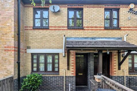 2 Pownsett Terrace, Ilford, Essex IG1 2SW