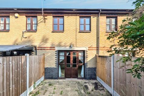 2 Pownsett Terrace, Ilford, Essex IG1 2SW