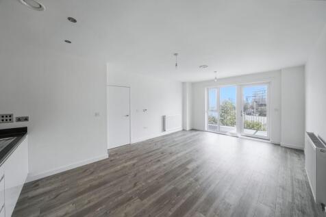 Flat 10, Denman House, 1 New Road, Feltham TW14 9AJ