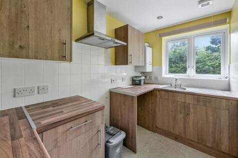 8 Pool Court, Catford, London,  SE6 3JQ
