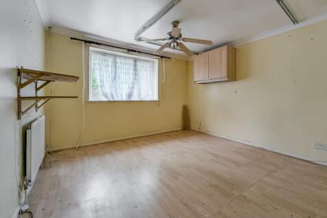 8 Pool Court, Catford, London,  SE6 3JQ