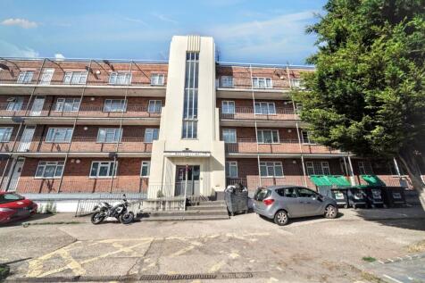 47 Wendover Court, Western Avenue, London W3 0TG