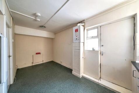 47 Wendover Court, Western Avenue, London W3 0TG
