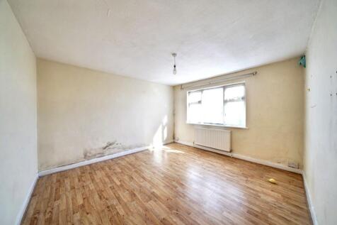 47 Wendover Court, Western Avenue, London W3 0TG
