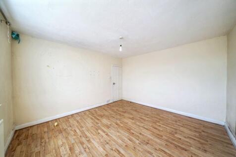 47 Wendover Court, Western Avenue, London W3 0TG