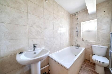 47 Wendover Court, Western Avenue, London W3 0TG