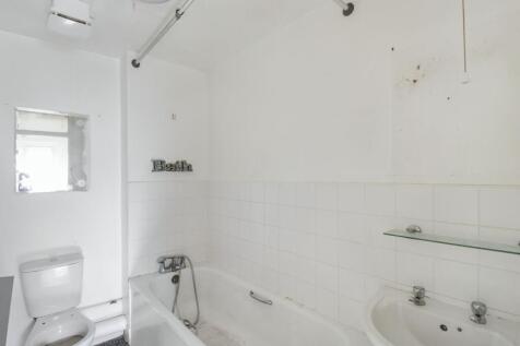 13 Oakley Close, Beckton, London E6 5RT