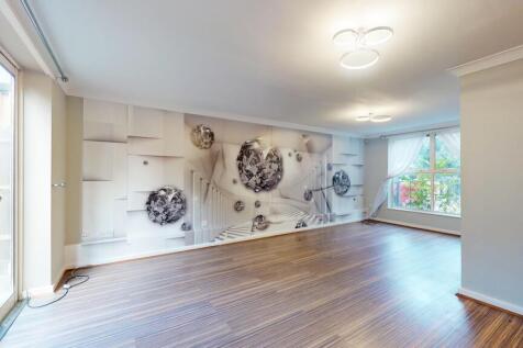 118 Covelees Wall, Winsor Park Estate, Beckton, London, E6 6WF