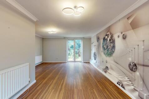 118 Covelees Wall, Winsor Park Estate, Beckton, London, E6 6WF