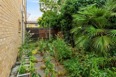 118 Covelees Wall, Winsor Park Estate, Beckton, London, E6 6WF