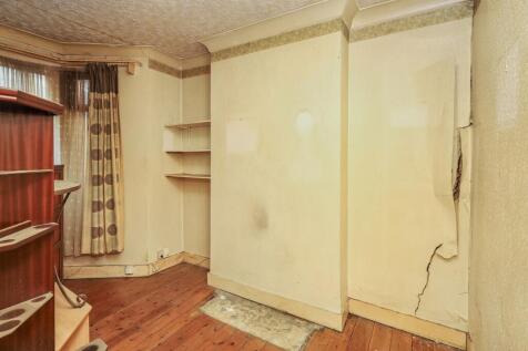 Ground Floor Flat, 9 Albert Square, Stratford, London E15 1HJ