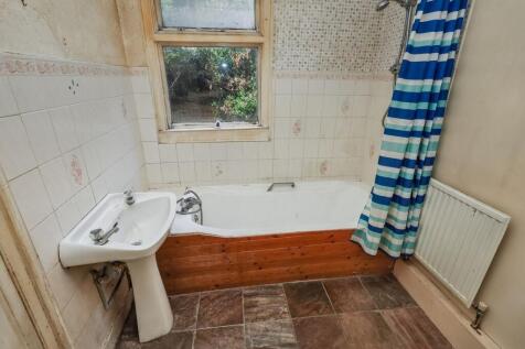 Ground Floor Flat, 9 Albert Square, Stratford, London E15 1HJ