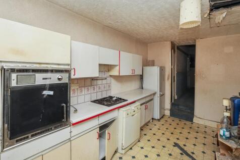 Ground Floor Flat, 9 Albert Square, Stratford, London E15 1HJ