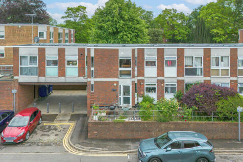 63 Brantwood Gardens, West Byfleet, Surrey, KT14 6BS