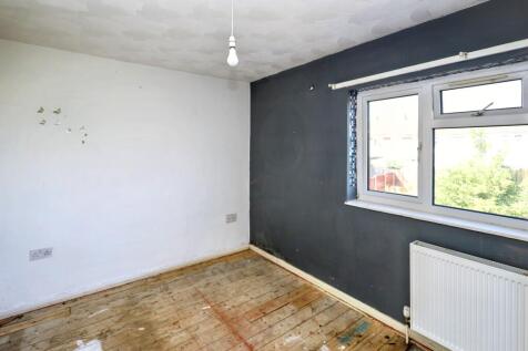 177 Tithe Farm Road, Houghton Regis, Dunstable, Bedfordshire, LU5 5JF