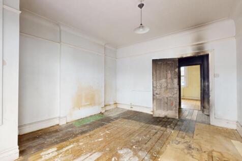 9 Arragon Gardens, Streatham, London, SW16 5LY