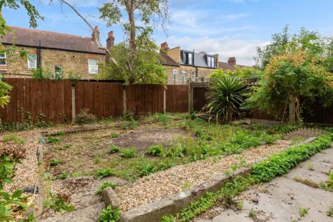 9 Arragon Gardens, Streatham, London, SW16 5LY