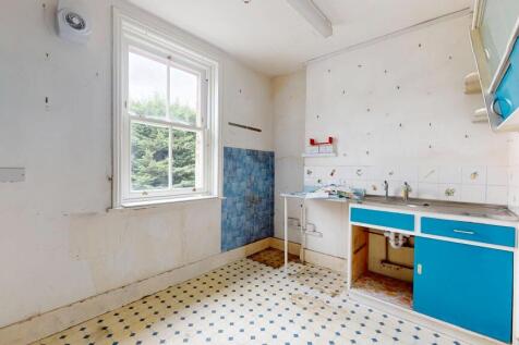 55 Greyhound Mansions, Barons Court, London, W6 8NY