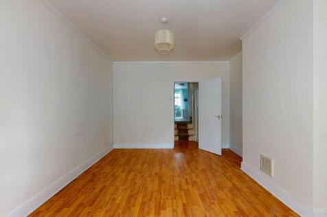 18 Erconwald Street, Acton, London, W12 0BS