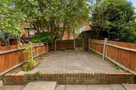 18 Erconwald Street, Acton, London, W12 0BS