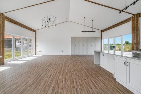 Stonebridge Barn, Church Road, Earsham, Bungay, NR35 2TL