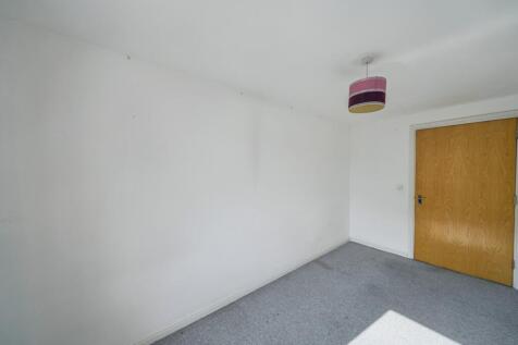 136 Berberis House, High Street, Feltham TW13 4GR