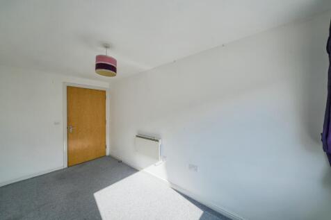 136 Berberis House, High Street, Feltham TW13 4GR