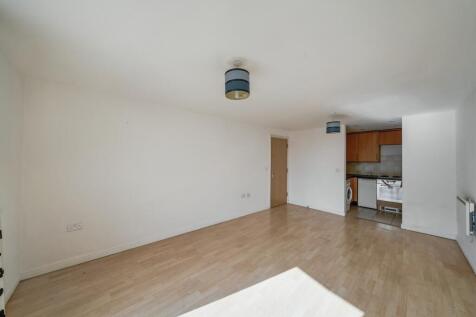 136 Berberis House, High Street, Feltham TW13 4GR